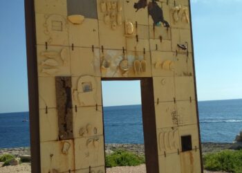 Il fuoco a Lampedusa è un attentato all’umanità