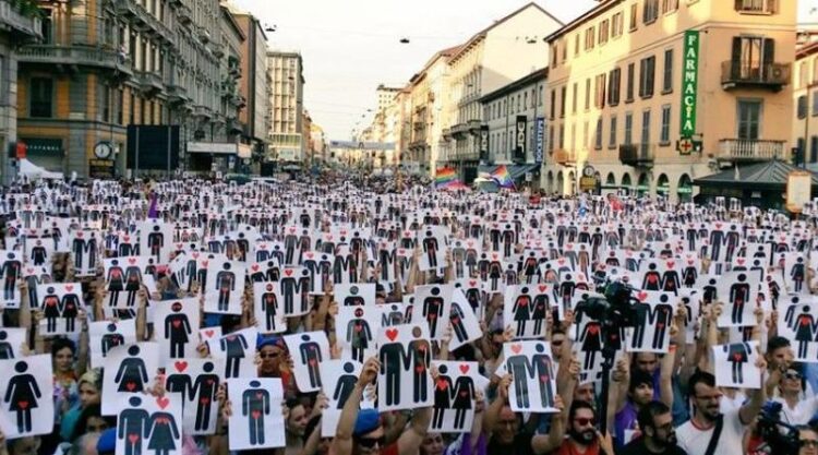 Approvata la legge sull’omotransfobia: un piccolo passo avanti verso il riconoscimento dei diritti