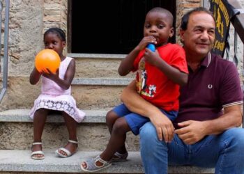 Noi stiamo con Mimmo Lucano: colpevole di umanità