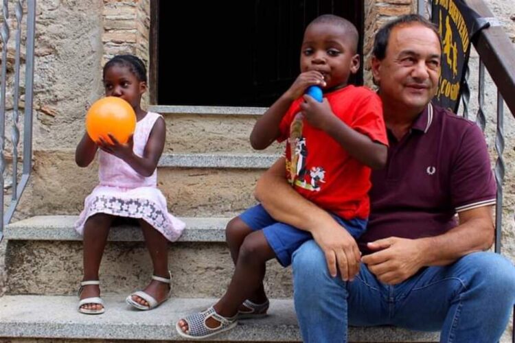 Noi stiamo con Mimmo Lucano: colpevole di umanità