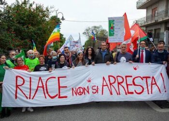 Riace non si arresta. Manifestazione a sostegno di Mimmo Lucano