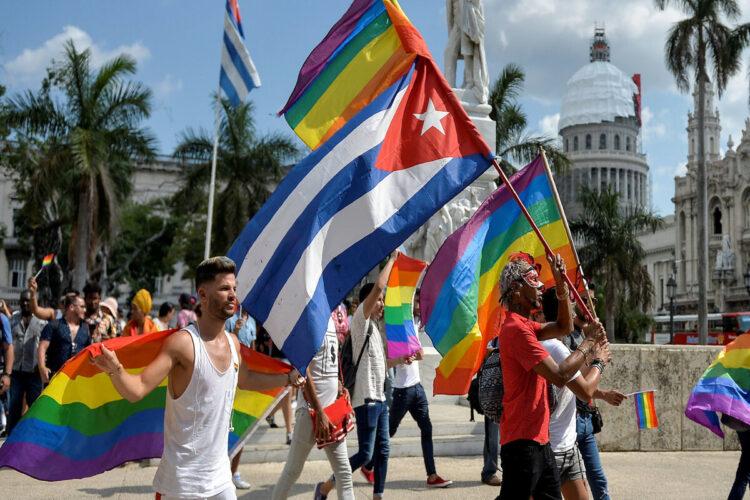 Cuba: via libera a matrimoni ed adozioni per LGBT