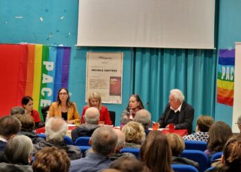 Una voce contro l’arroganza dei potenti, con lo sguardo rivolto dalla parte delle vittime del potere