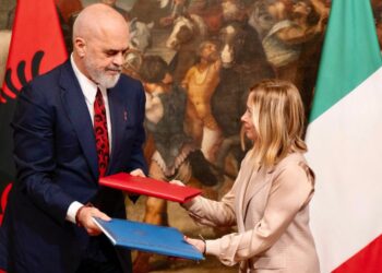 Accordo Italia – Albania: uno schiaffo ai diritti dei migranti