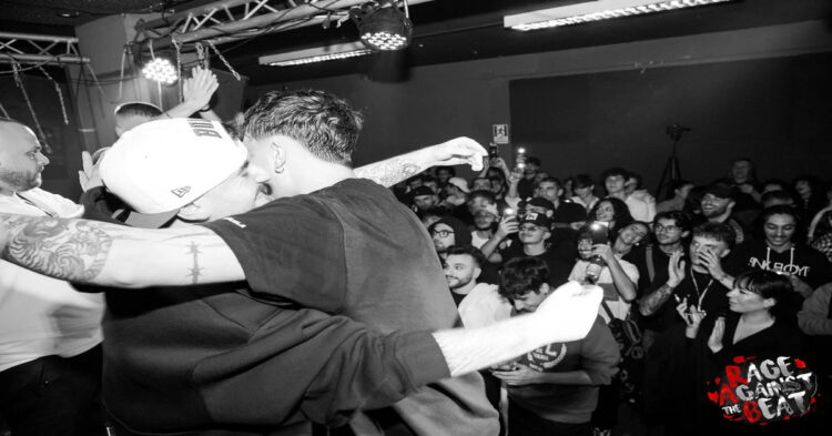 alt= foto della sera precendete del rage against the beat