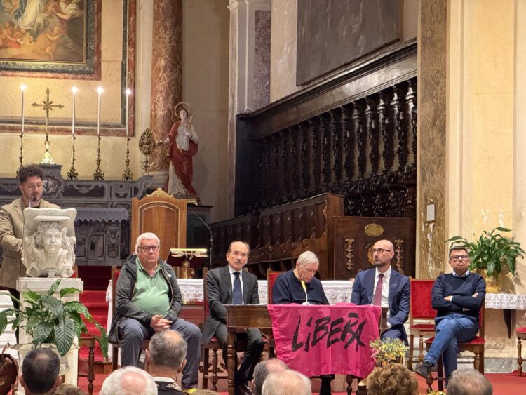 A lezione di coraggio e memoria con Don Ciotti