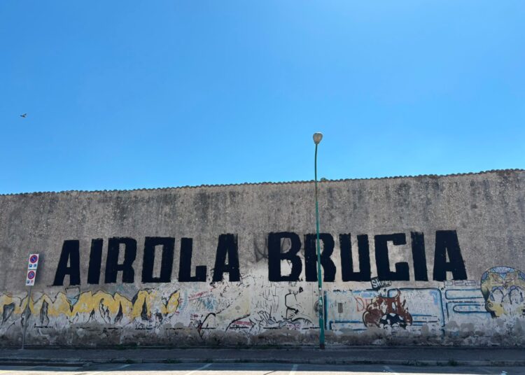 “Airola brucia”, la protesta sale e le istituzioni cancellano