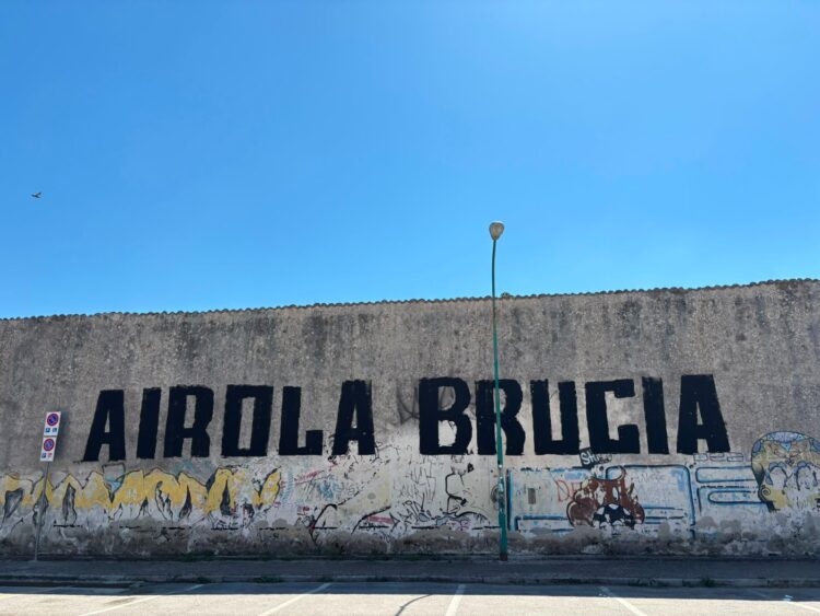 “Airola brucia”, la protesta sale e le istituzioni cancellano